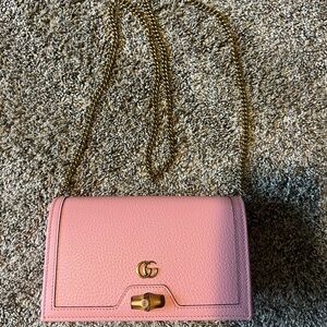 GUCCI Diana Wallet on Chain